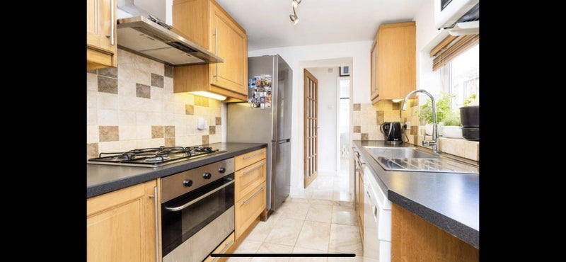 Room Tennyson Road in Greater London