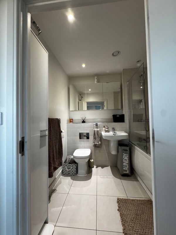 Room Mitcham Road in Greater London