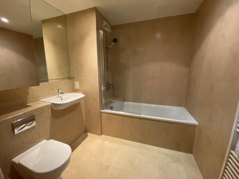 Flat Empire Way in Greater London