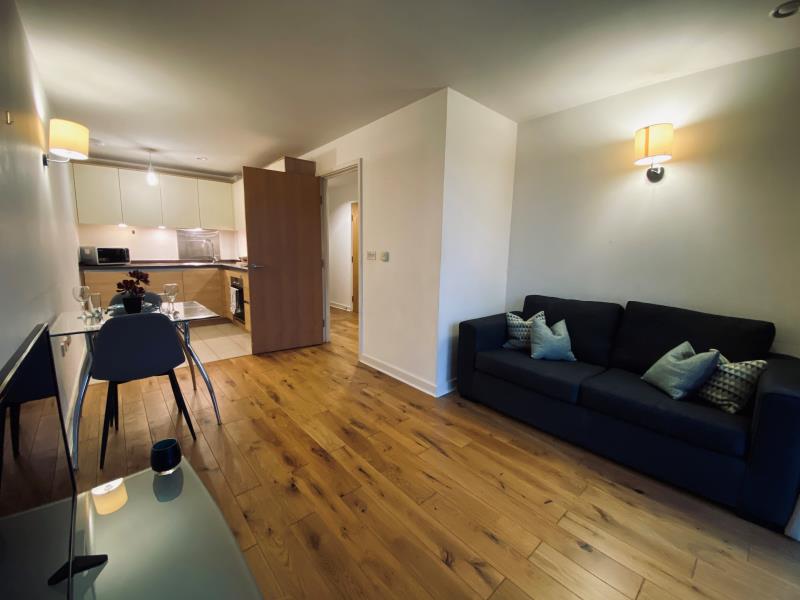 Flat Empire Way in Greater London
