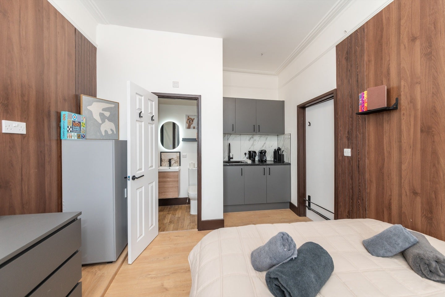 Flat Kensington High Street in Greater London