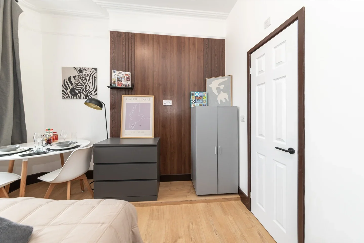 Flat Kensington High Street in Greater London
