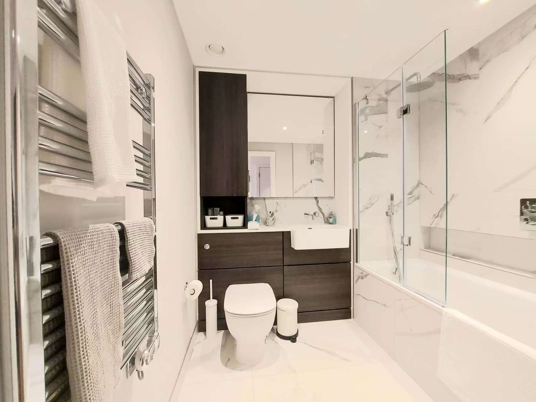 Flat Kennington Lane in Greater London