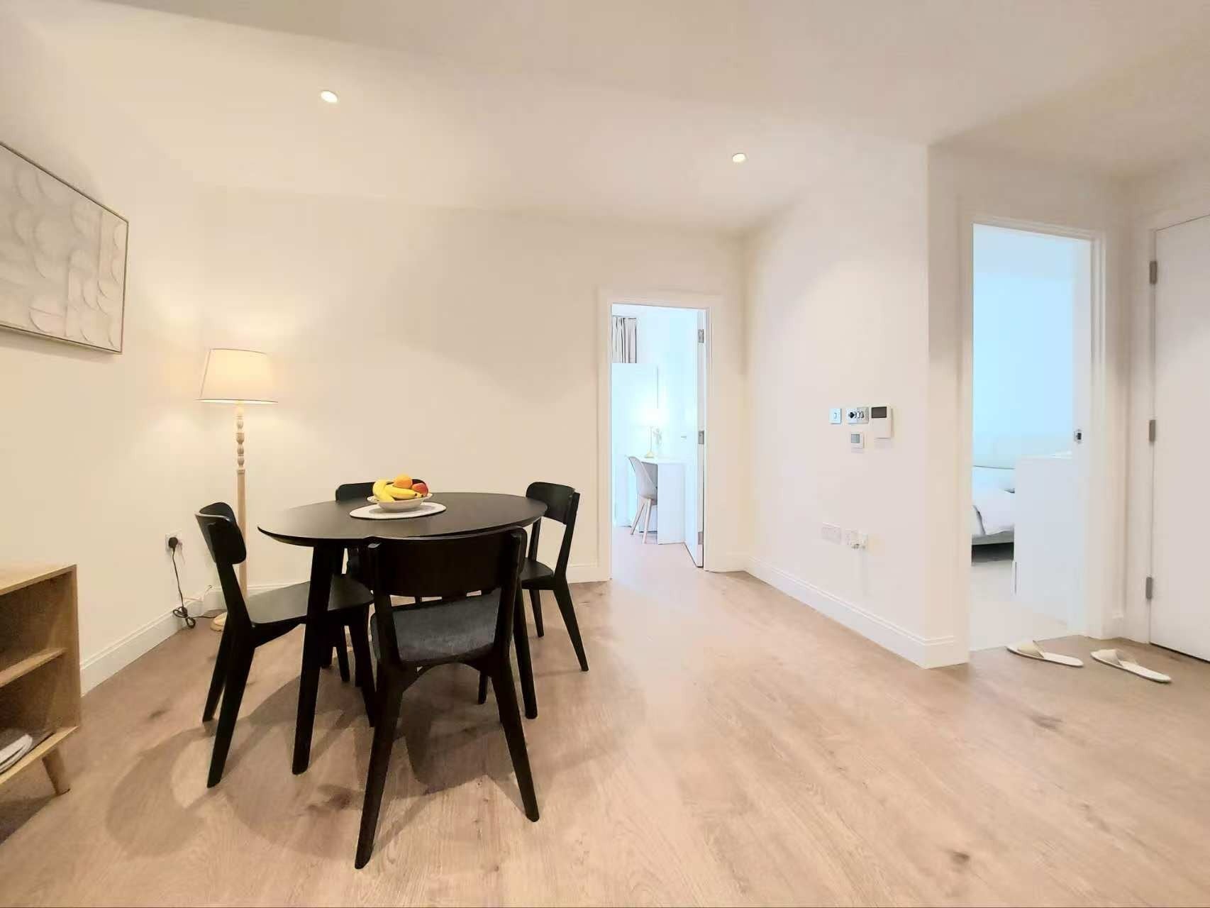 Flat Kennington Lane in Greater London