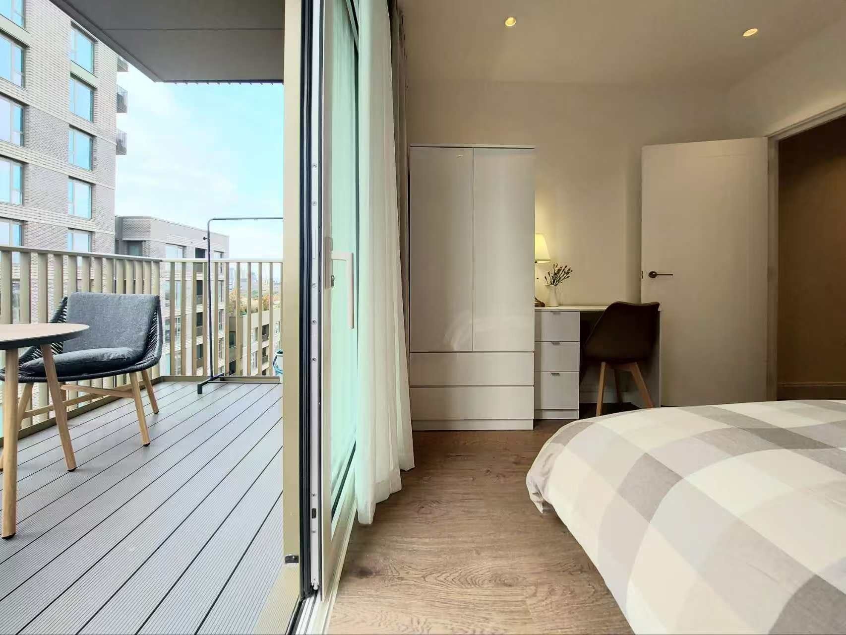 Flat Kennington Lane in Greater London