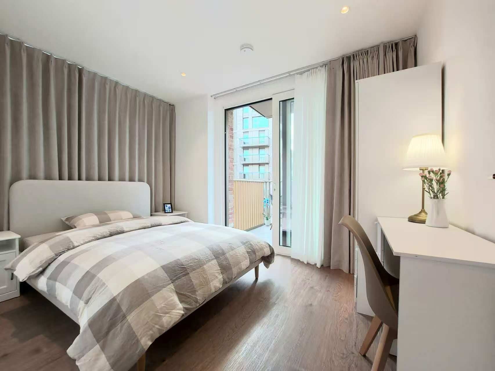 Flat Kennington Lane in Greater London