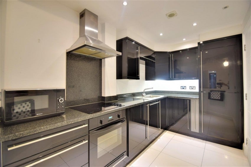 Flat Nascot Road in Watford