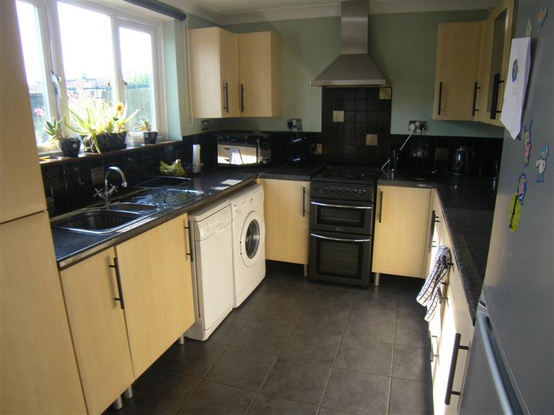 House Dalroy Close in South Ockendon