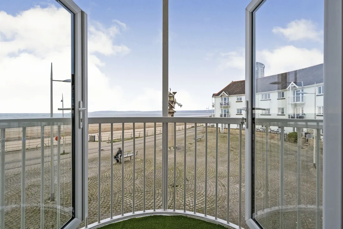 Flat Patagonia Walk in Swansea