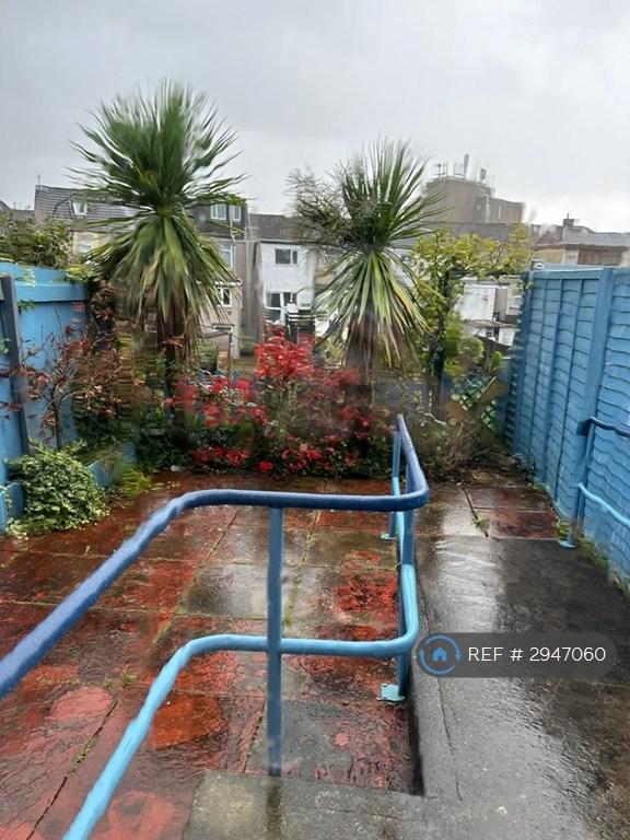 House Thorburn Close in Neath
