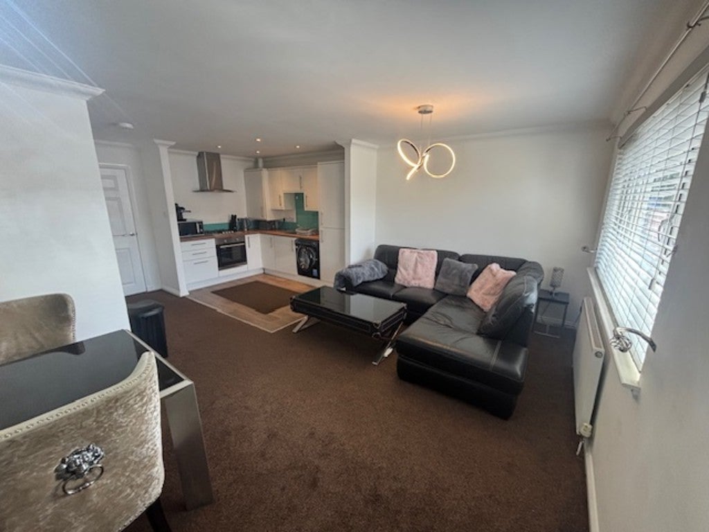 Flat Carmyle Avenue in Glasgow