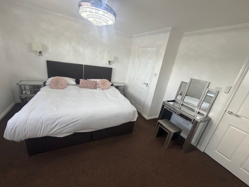 Flat Carmyle Avenue in Glasgow