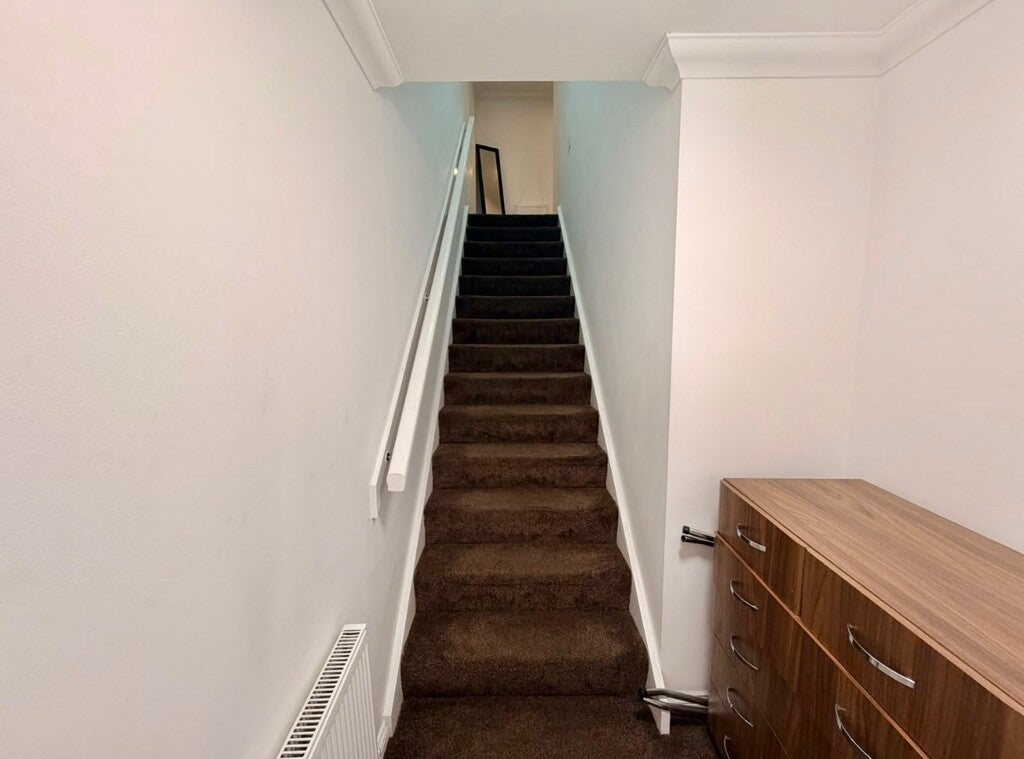 Flat Carmyle Avenue in Glasgow