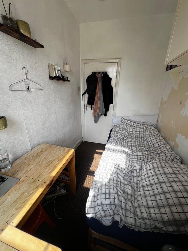Room Dunbar Road in Greater London