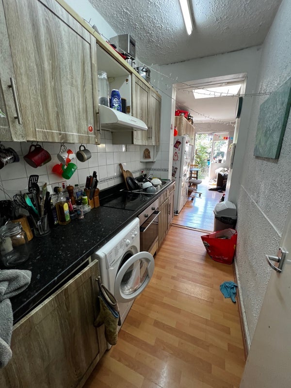 Room Dunbar Road in Greater London
