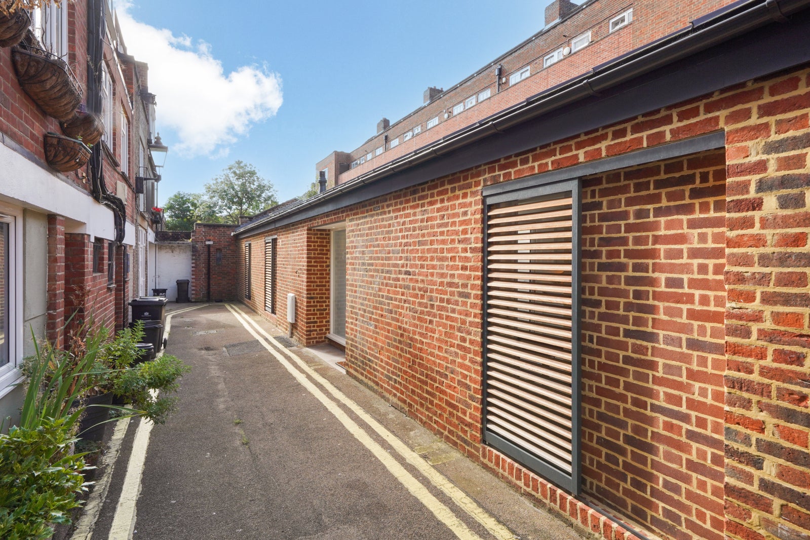 House Cochrane Mews in City of Westminster