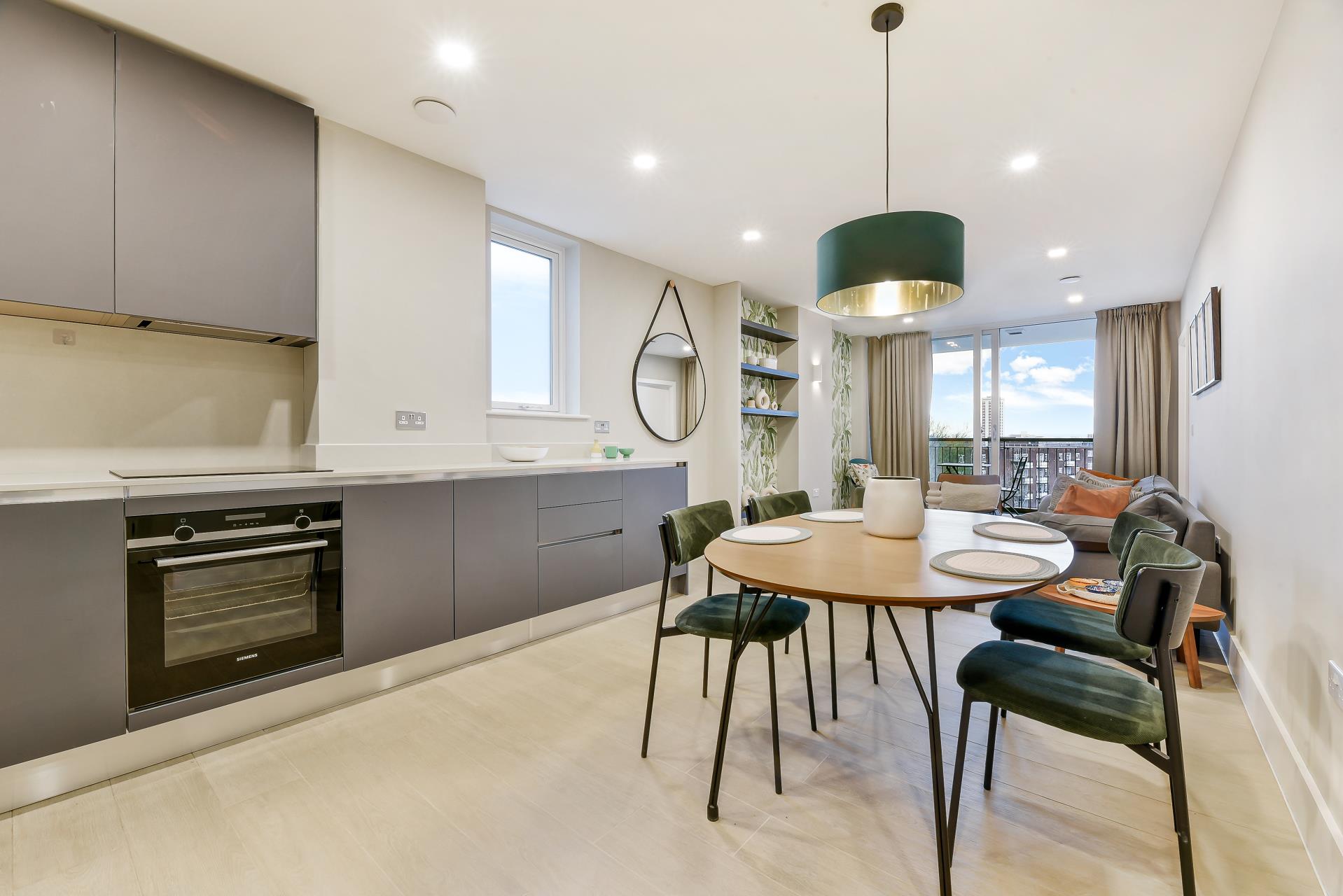 Flat Wyvil Road in Greater London