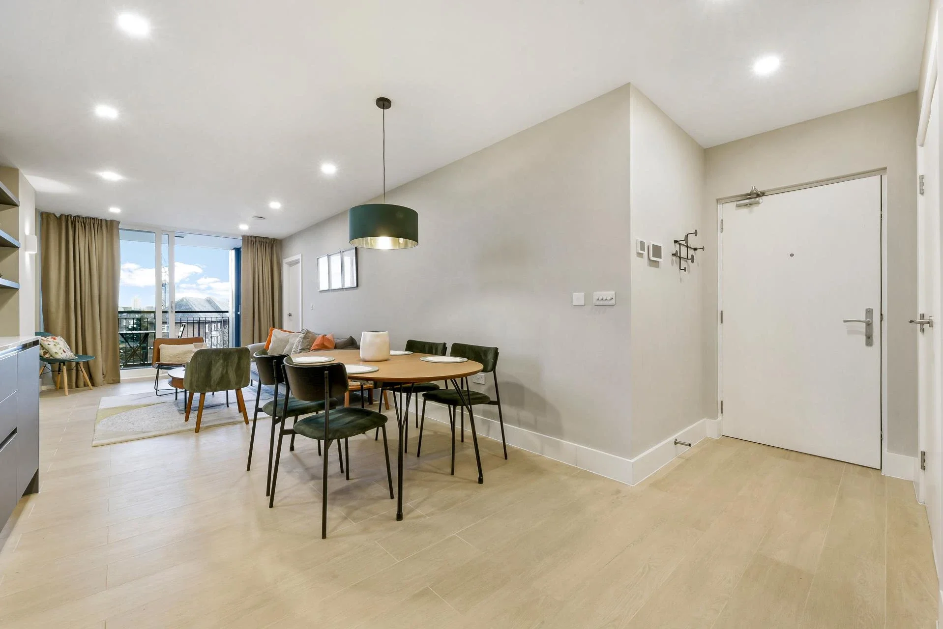 Flat Wyvil Road in Greater London