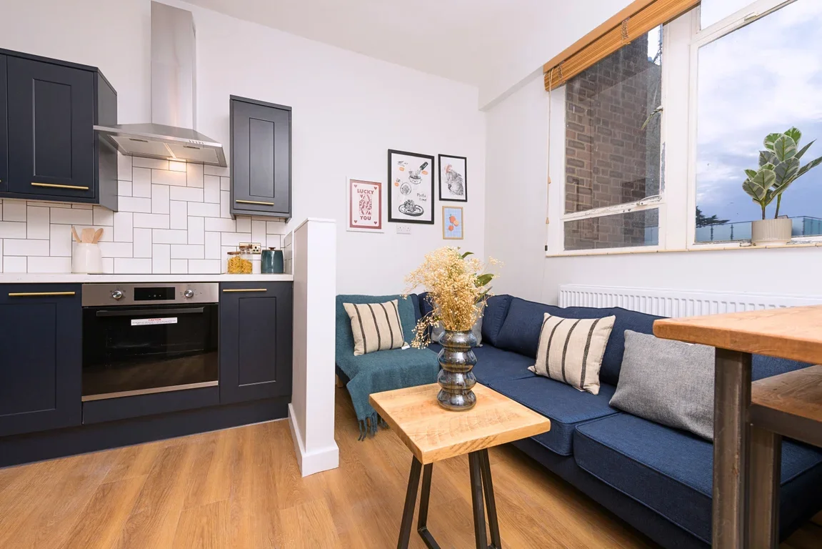 Flat Grosvenor Road in Greater London