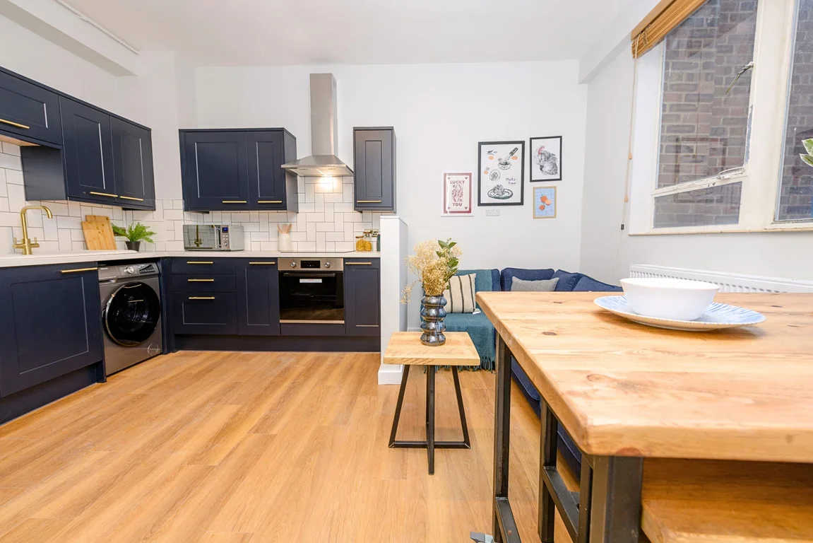 Flat Grosvenor Road in Greater London