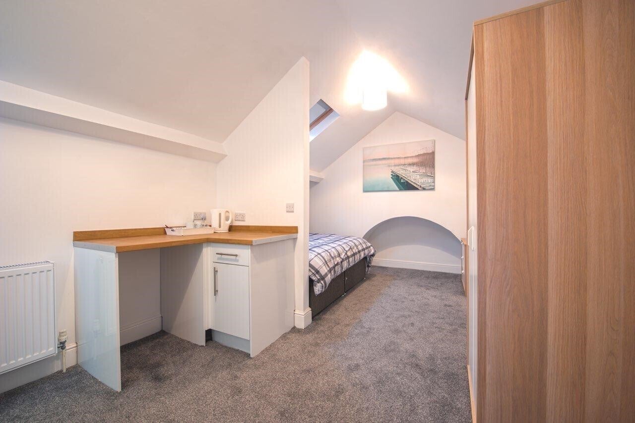 Room Upper Town Street in Leeds