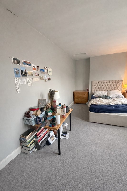 Room Lower Road in Greater London