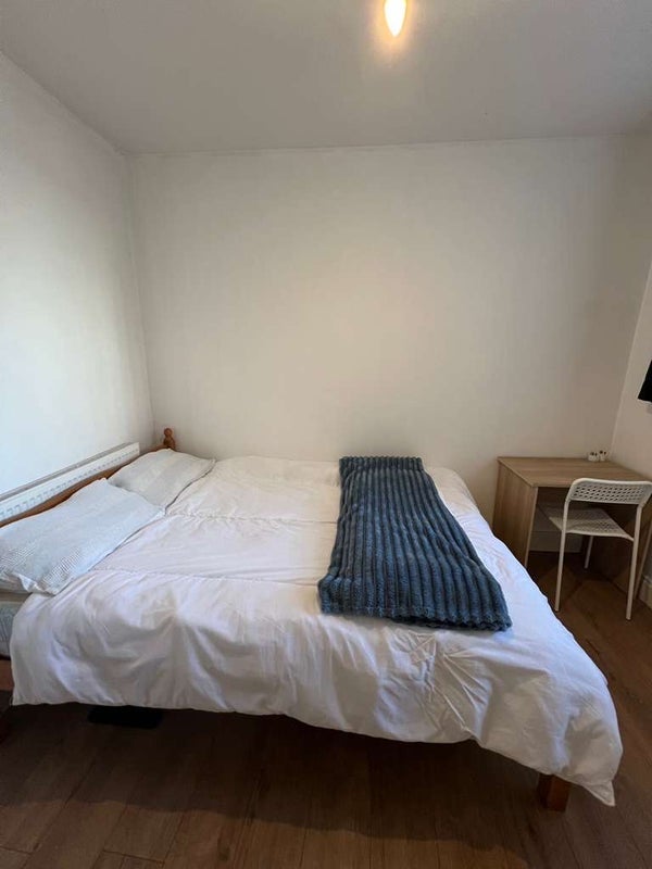 Room Devas Street in Greater London