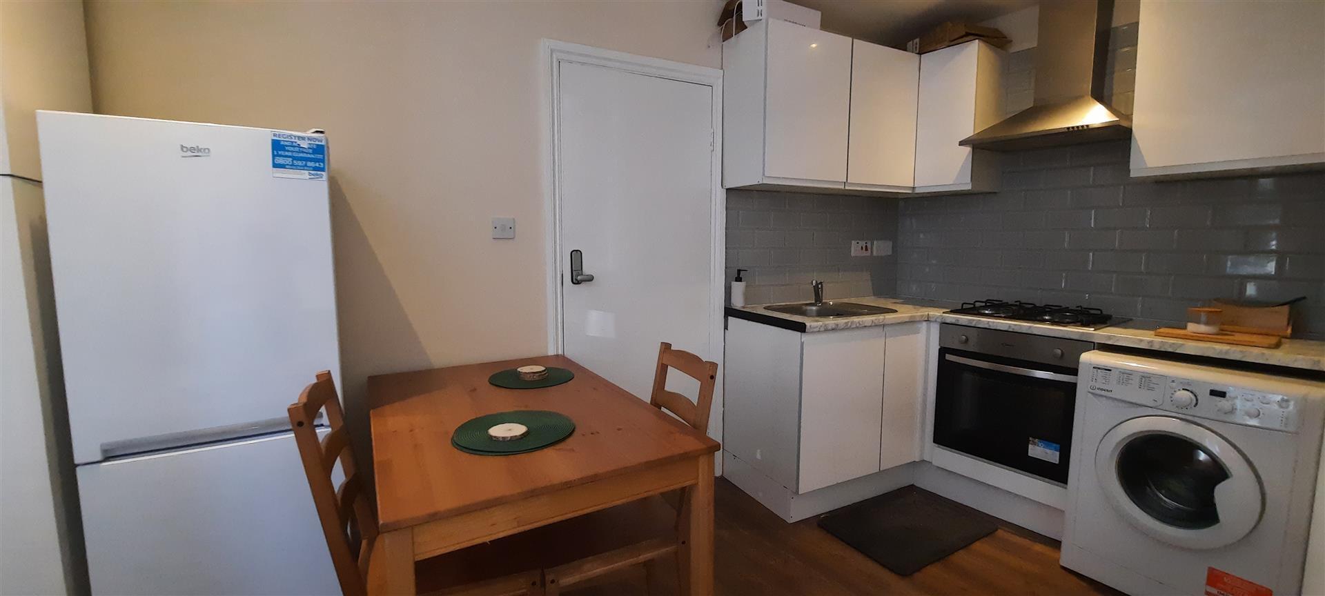 Flat Hetley Road in Greater London