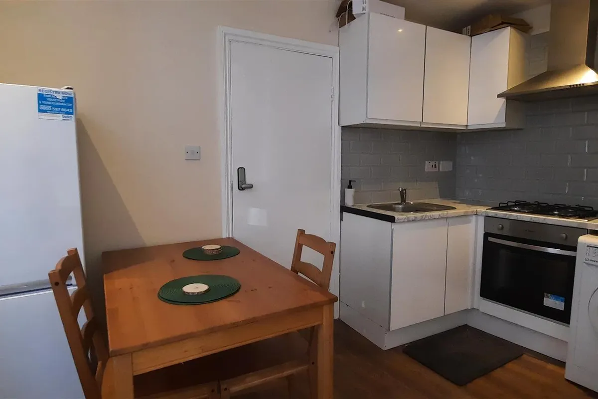 Flat Hetley Road in Greater London