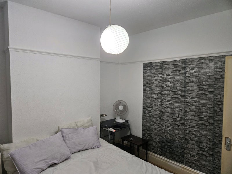 Room Pemberton Road in Greater London