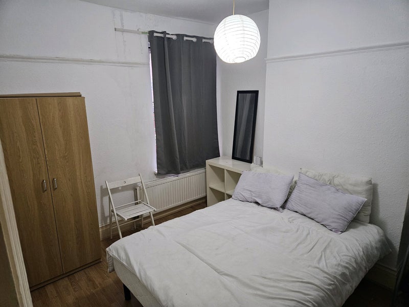Room Pemberton Road in Greater London