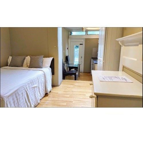Room Lena Gardens in Greater London