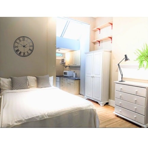 Room Lena Gardens in Greater London