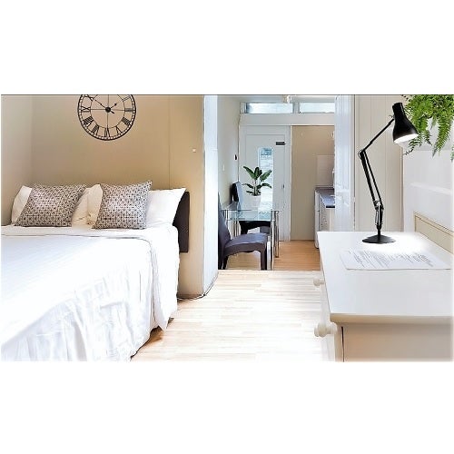 Room Lena Gardens in Greater London
