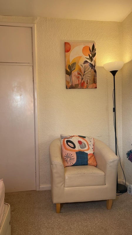 Room Beeston Park Place in Leeds