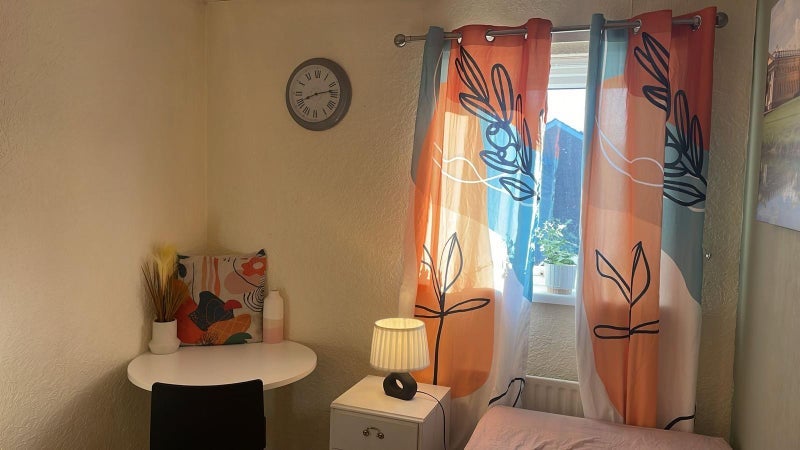 Room Beeston Park Place in Leeds