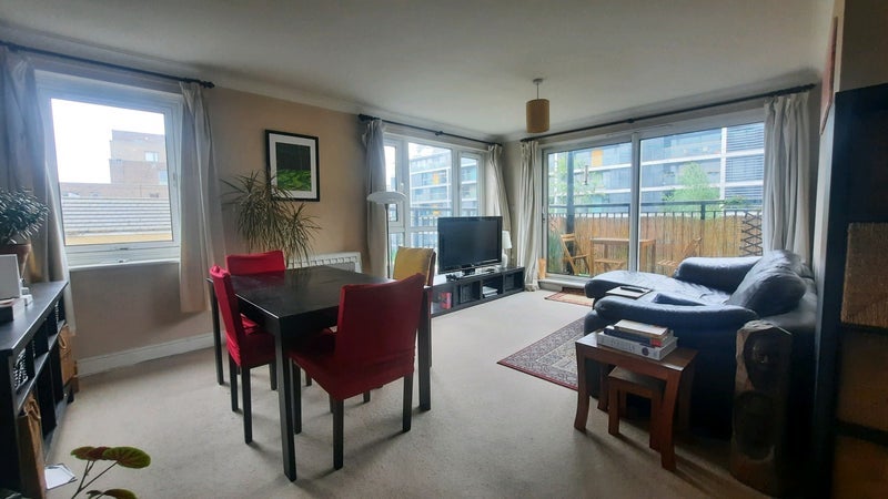 Room Candle Street in Greater London