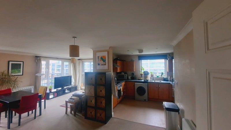 Room Candle Street in Greater London