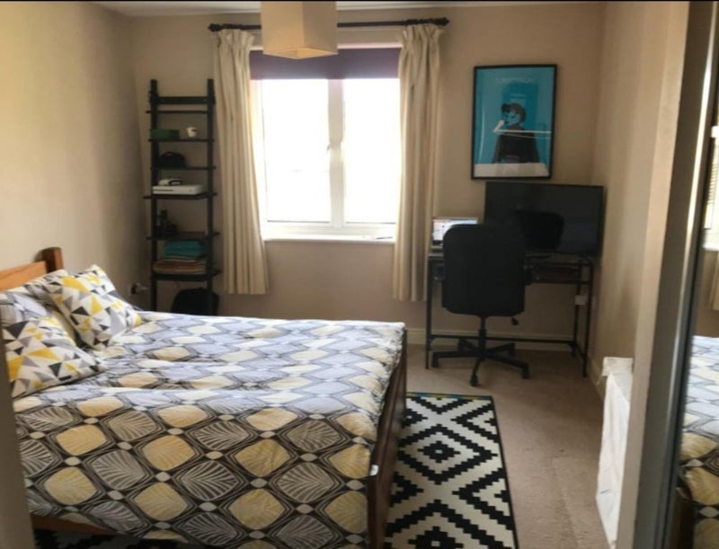 Room Candle Street in Greater London