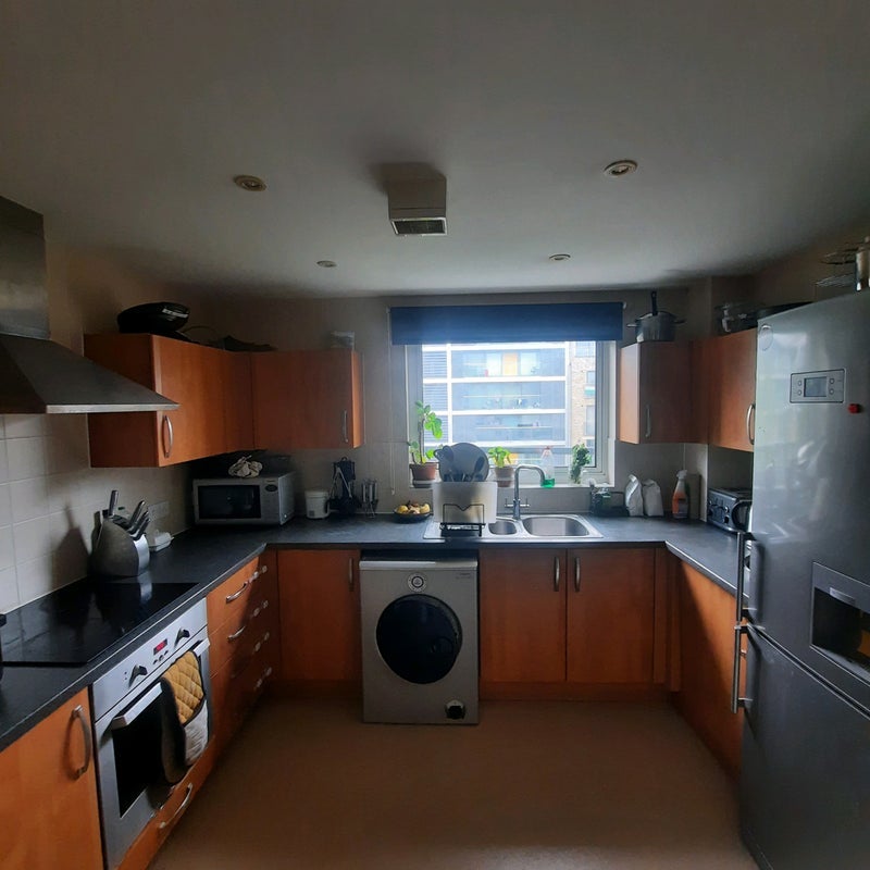 Room Candle Street in Greater London