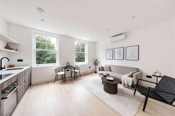 Flat Kingsland Road in Greater London