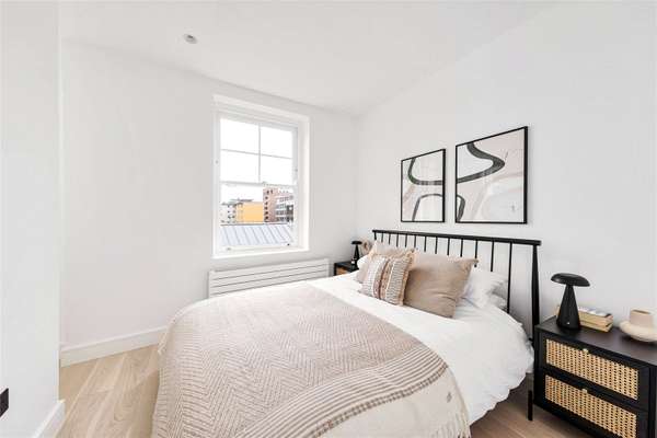 Flat Kingsland Road in Greater London