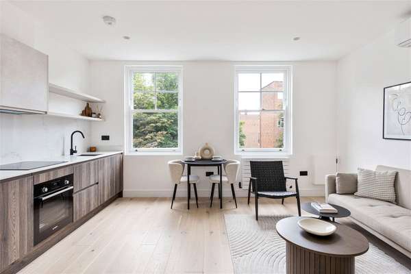 Flat Kingsland Road in Greater London