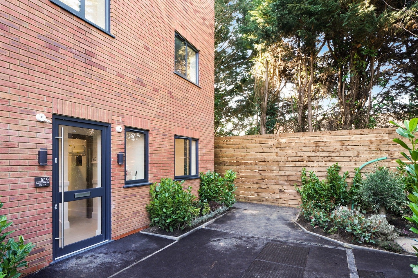 Flat Bushey Grove Road in Hertsmere