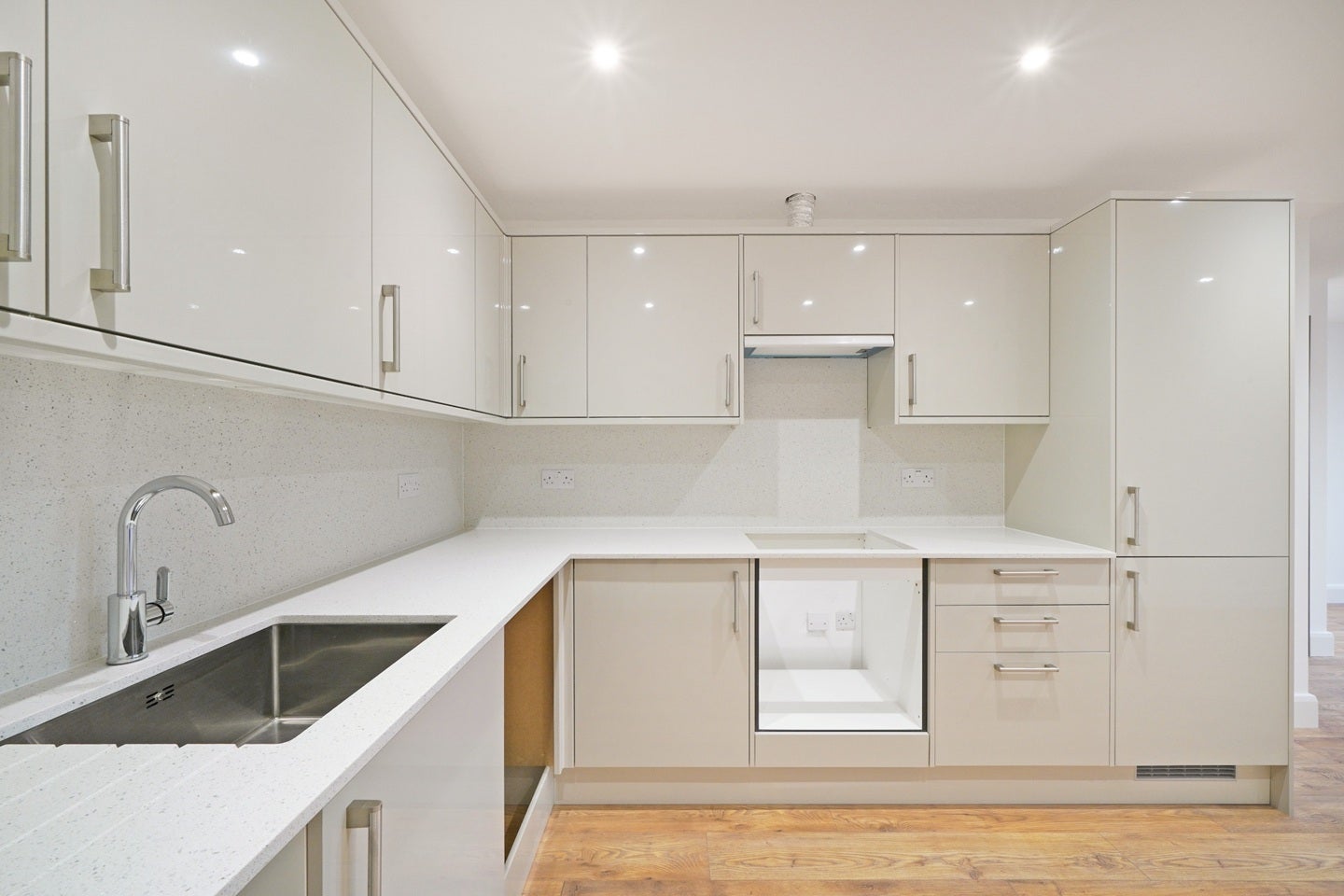 Flat Bushey Grove Road in Hertsmere