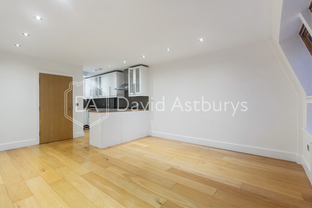 Flat Liverpool Road in Greater London