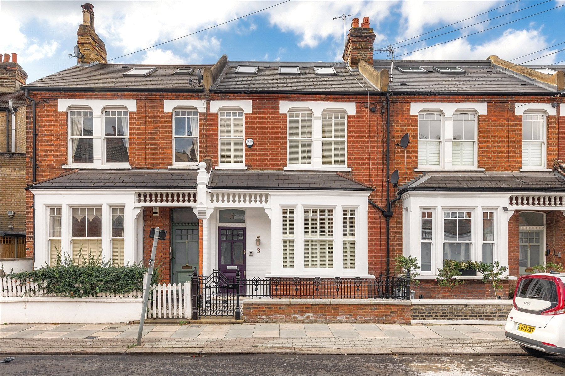 House Battersea Park Road in Greater London
