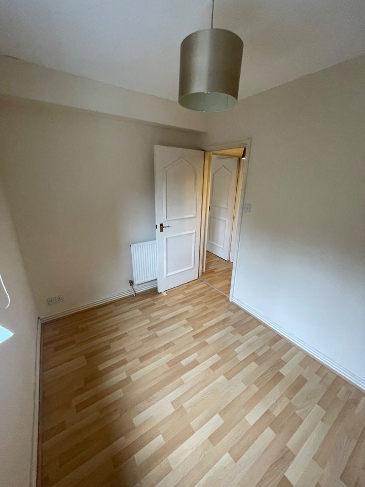 Flat Hackney Road in Greater London
