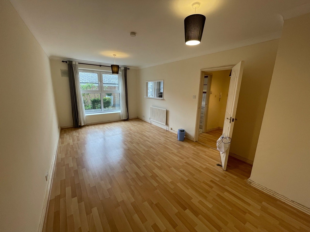 Flat Hackney Road in Greater London