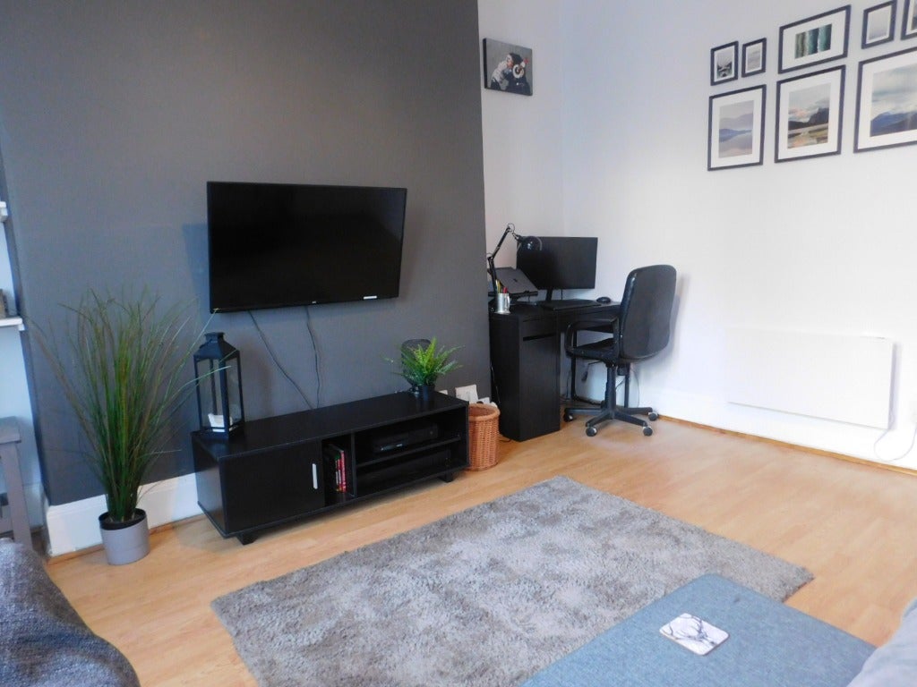 Flat Rosemount Place in Aberdeen City